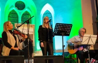 Colleen Savage performing