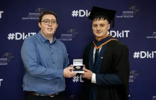 Sean Wallace from Timoney presenting the medal to Ben Sarkauskas