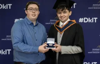 Sean Wallace from Timoney presenting the medal to Shane Moran