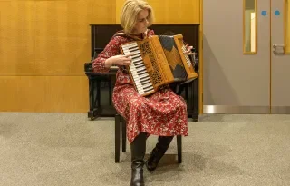 Dr Adèle Commins