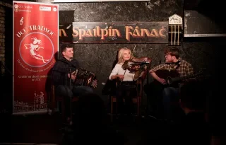 Darren taking part in Tradfest with Lasta