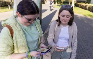 DkIT students use the new MazeMap app to navigate campus