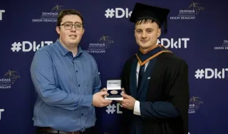 Sean Wallace from Timoney presenting the medal to Ben Sarkauskas