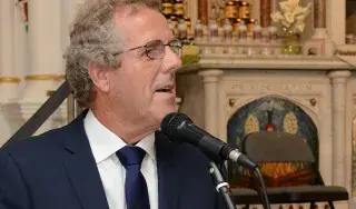 Éamonn Ó hArgáin, Foras na Gaeilge, speaking at the presentation to Dr Adele Commins, DkIT